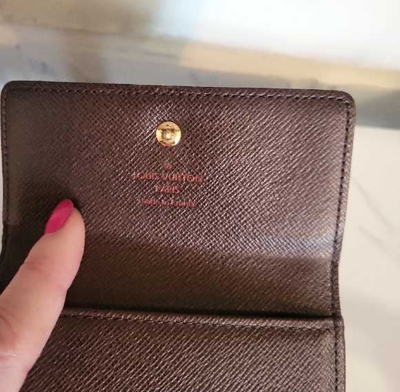 Louis Vuitton Damier Unisex Wallet - Picture 5 of 13